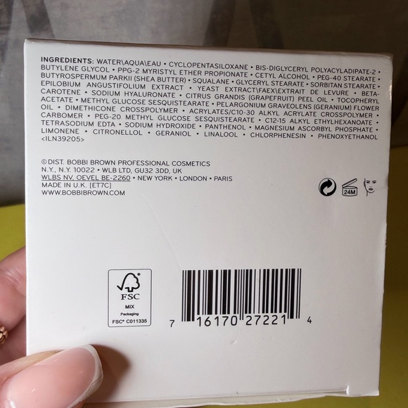 Bobbi Brown Skincare Box with White and Gold Accents - Picture 2 of 3